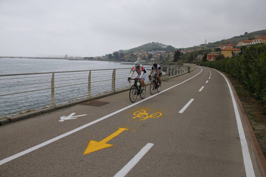 E’ la prima volta che una tappa di un Grande Giro si disputa interamente su una pista ciclabile. Bettini